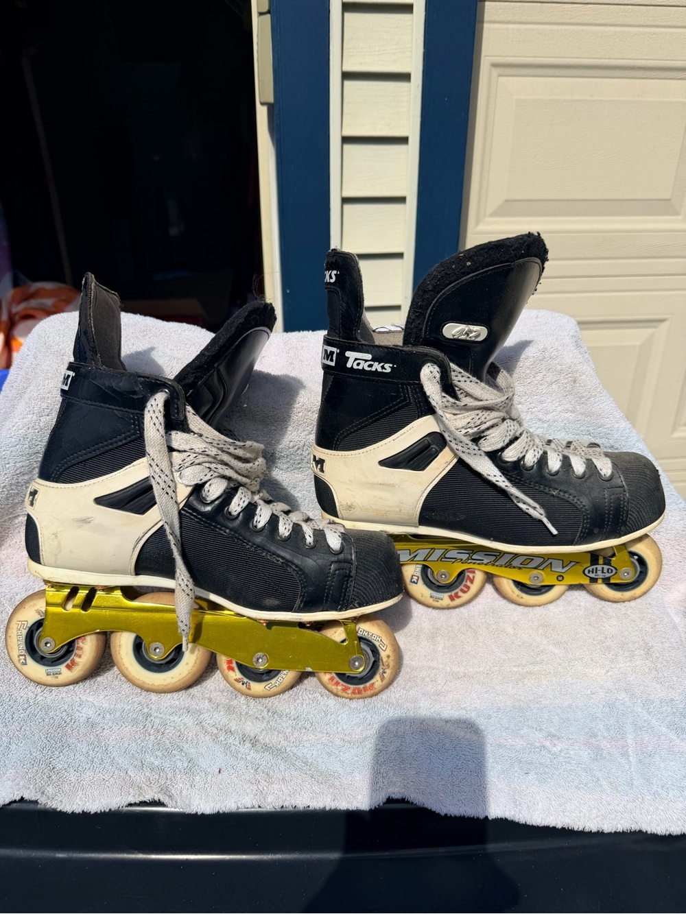 CCM 452 Tacks Roller hockey skates - Picture 3 of 5